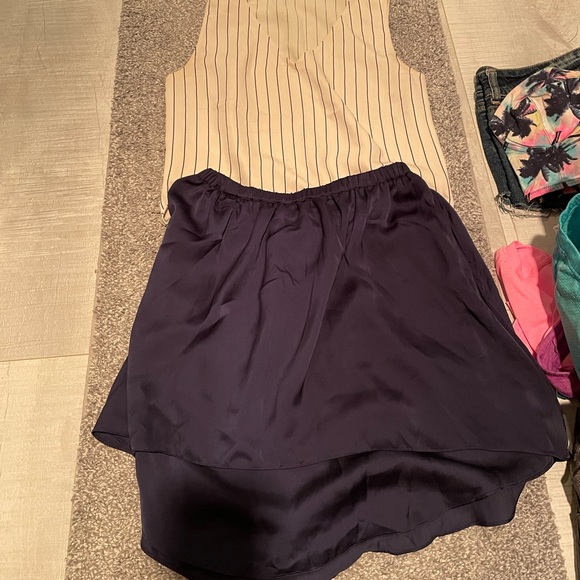 🦓Striped Babaton (Aritzia) sleeveless top - Picture 9 of 10